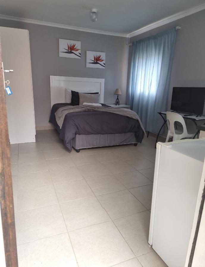 Stay At Home Airport Lodge Kempton Park Exterior foto