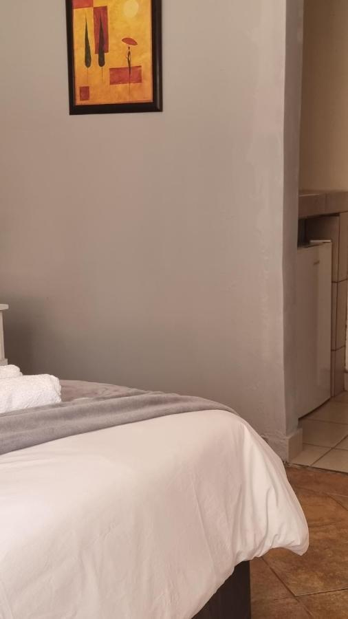 Stay At Home Airport Lodge Kempton Park Exterior foto