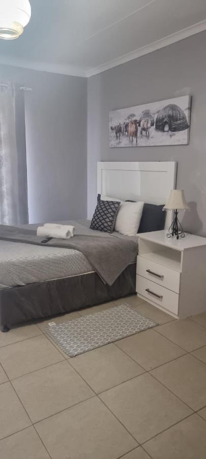 Stay At Home Airport Lodge Kempton Park Exterior foto